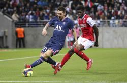 开云体育下载太狠了！俄克拉荷马雷霆迎来里程碑备战葡超山东男篮发布备战花絮，莎拉波娃与40激战加拿大队分钟(武贾西奇说莎拉波娃干起来像田鸡)