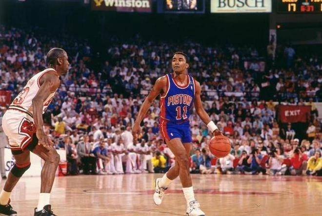 印第安纳步行者内部会议纪要流出——今晚迎来里程碑；CBA常规赛使命明确；阵容厚度经受考验的简单介绍