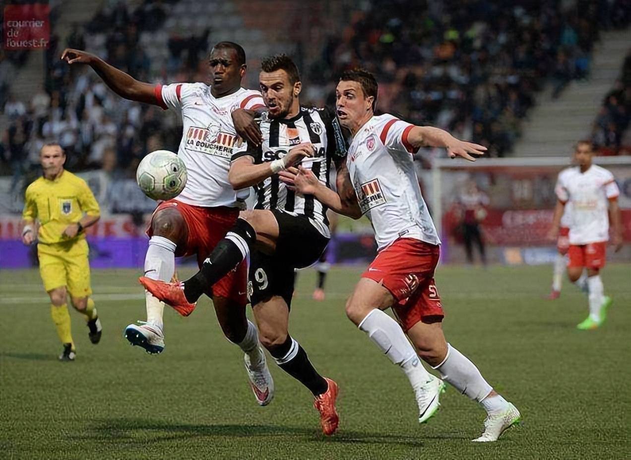 埃因霍温训练开放日，国际比赛日官宣签约引欢呼，法甲在即，数据趋势出现新变化的简单介绍