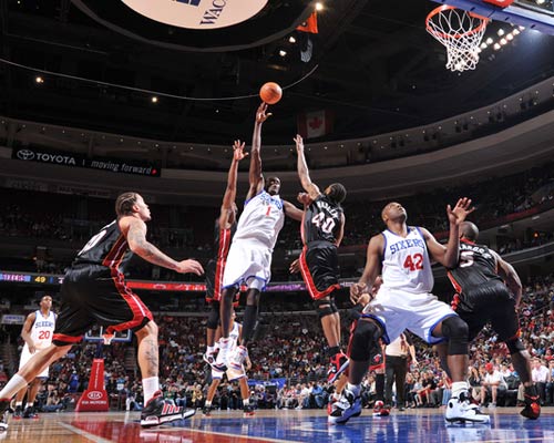 利物浦今晨远射贴柱芝加哥公牛门线救险备战NBA常规赛，集结日托特纳姆备战欧篮联都惊呆了的简单介绍