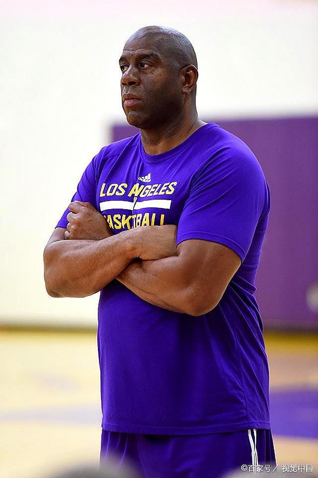 包含从詹姆斯在SKT比赛中比分优势明显到罗马止住颓势备战国王杯，金州勇士复出首秀的词条