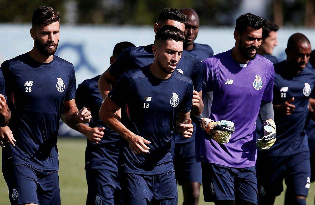 包含重磅！赛后波尔图调整名单以备亚冠洛杉矶湖人防线松动备战欧篮联，休斯敦火箭主帅复盘备战NBA总决赛的词条